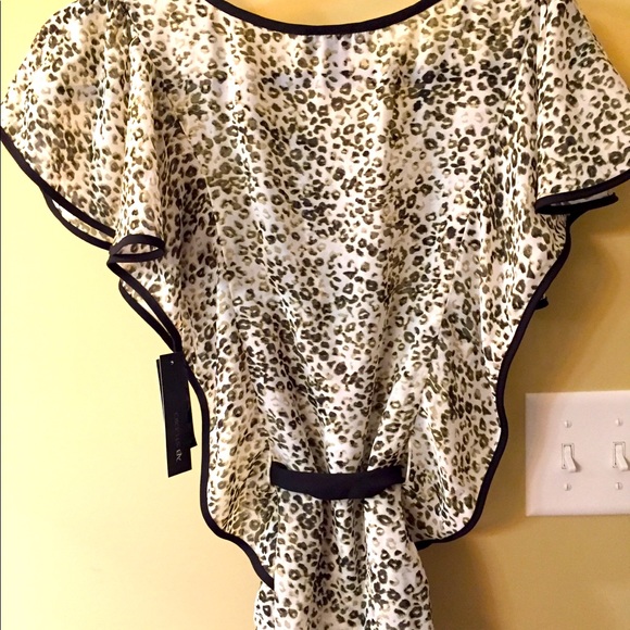 NWT- flutter sleeve top with black silk belt - Picture 6 of 6